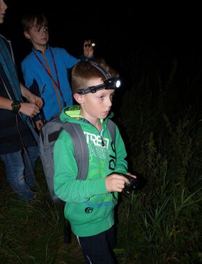 Kind bei Fledermauswanderung